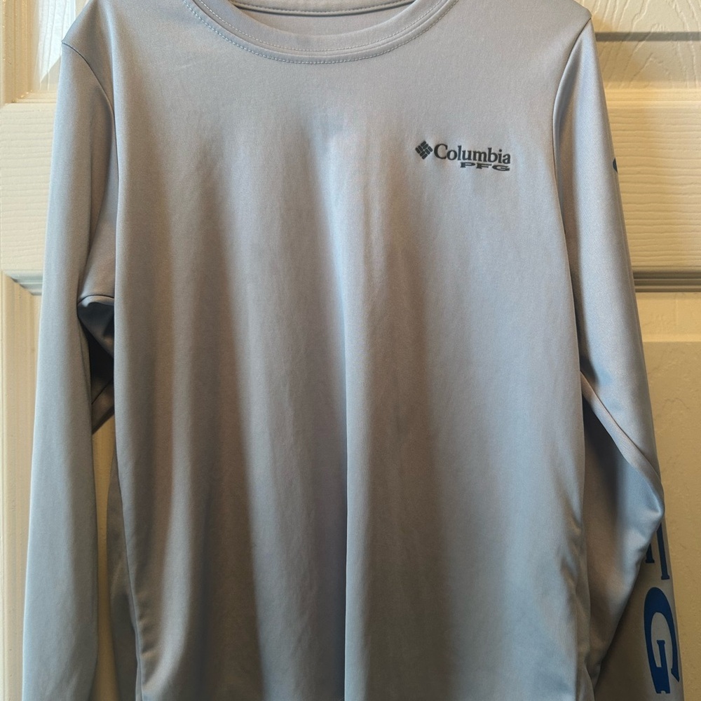 ✨Columbia Light Gray Performance Shirt